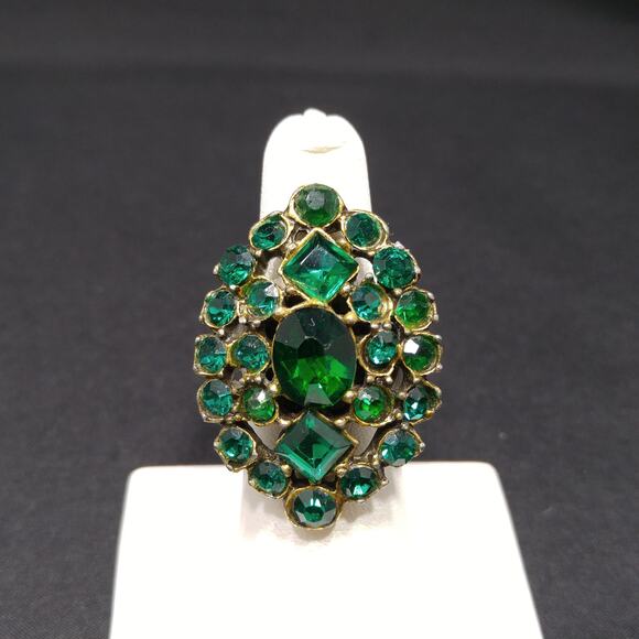 Vintage Emerald Green Rhinestone Ring, Size 7 Adjustable, 1960s - Picture 3 of 10